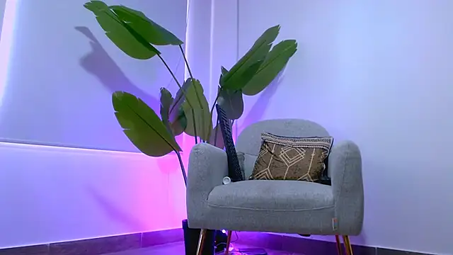 Snapshot of Sara_ow chatting on February 20, 7:47 pm Sara ow online show from February 20, 7:47 pm