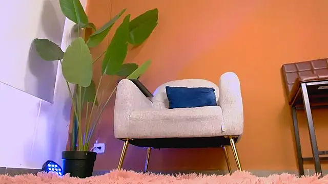 Snapshot of Sara_ow chatting on July 11, 7:38 pm Sara ow online show from July 11, 7:38 pm