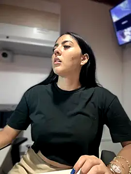 MarianaBenz online show from November 18, 1:55 am