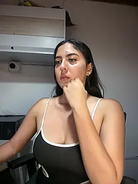 Snapshot of MarianaBenz chatting on April 4, 11:46 pm MarianaBenz online show from April 4, 11:46 pm