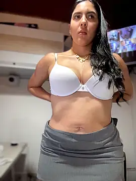 Snapshot of MarianaBenz chatting on May 18, 11:43 pm MarianaBenz online show from May 18, 11:43 pm