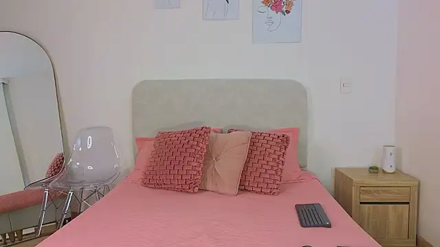 Snapshot of KristennBlue chatting on January 18, 12:42 pm KristennBlue online show from January 18, 12:42 pm