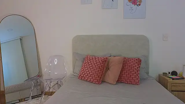 Snapshot of KristennBlue chatting on February 20, 11:11 am KristennBlue online show from February 20, 11:11 am