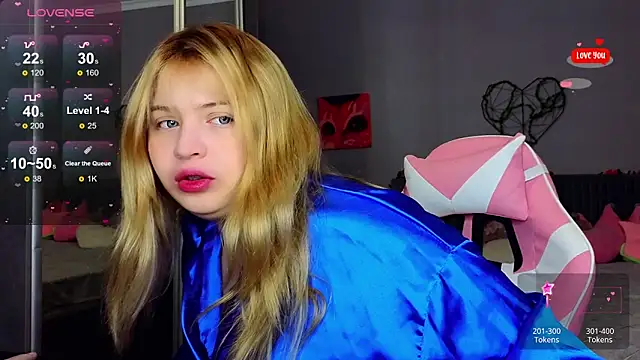 Snapshot of shy_blondiee chatting on February 6, 10:43 pm shy blondiee online show from February 6, 10:43 pm