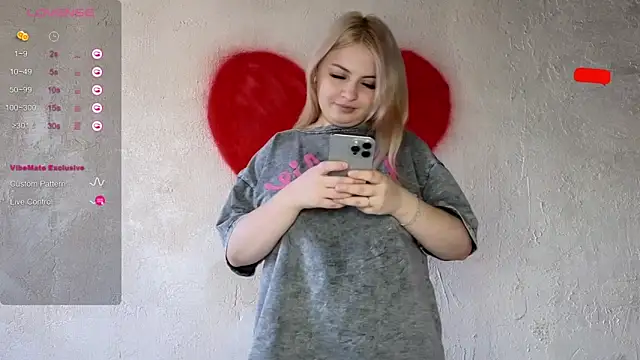 Snapshot of shy_blondiee chatting on September 27, 11:15 am shy blondiee online show from September 27, 11:15 am