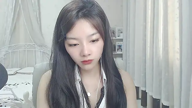Snapshot of Jenny-Z chatting on April 6, 4:46 am Jenny-Z online show from April 6, 4:46 am