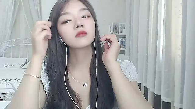 Snapshot of Jenny-Z chatting on April 28, 1:59 am Jenny-Z online show from April 28, 1:59 am