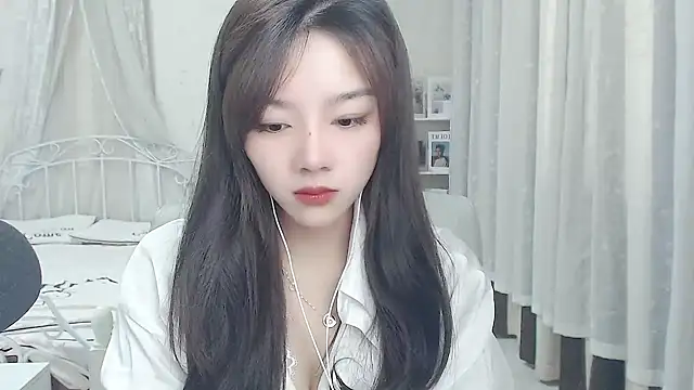 Snapshot of Jenny-Z chatting on May 5, 1:46 am Jenny-Z online show from May 5, 1:46 am