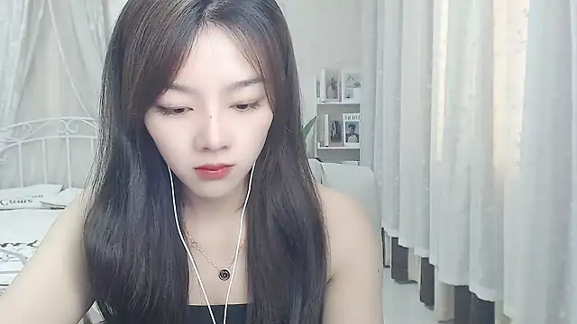 Snapshot of Jenny-Z chatting on May 11, 1:44 am Jenny-Z online show from May 11, 1:44 am