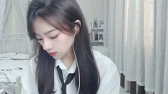 Snapshot of Jenny-Z chatting on May 12, 1:47 am Jenny-Z online show from May 12, 1:47 am