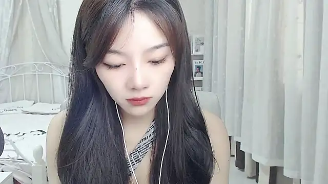 Snapshot of Jenny-Z chatting on May 17, 1:47 am Jenny-Z online show from May 17, 1:47 am