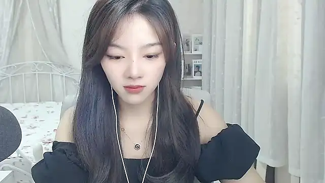 Snapshot of Jenny-Z chatting on May 18, 1:56 am Jenny-Z online show from May 18, 1:56 am
