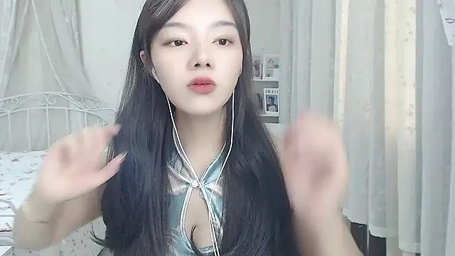 Snapshot of Jenny-Z chatting on May 28, 1:47 am Jenny-Z online show from May 28, 1:47 am