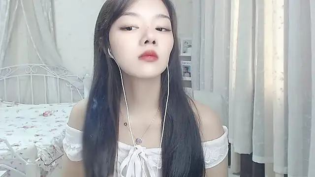 Snapshot of Jenny-Z chatting on May 30, 1:46 am Jenny-Z online show from May 30, 1:46 am