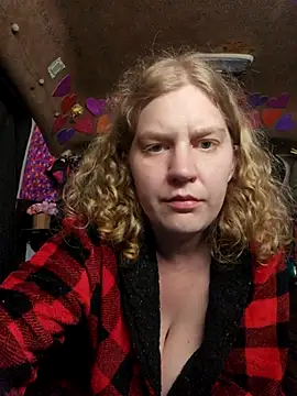 Snapshot of shadow199393 chatting on February 3, 7:46 am shadow199393 online show from February 3, 7:46 am