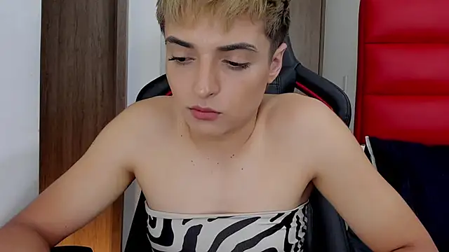 LyonGallego  online show from February 6, 1:16 am