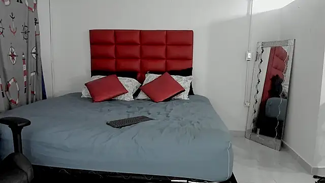 LyonGallego  online show from September 18, 8:16 am