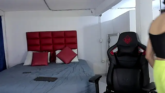 LyonGallego  online show from October 13, 6:13 am