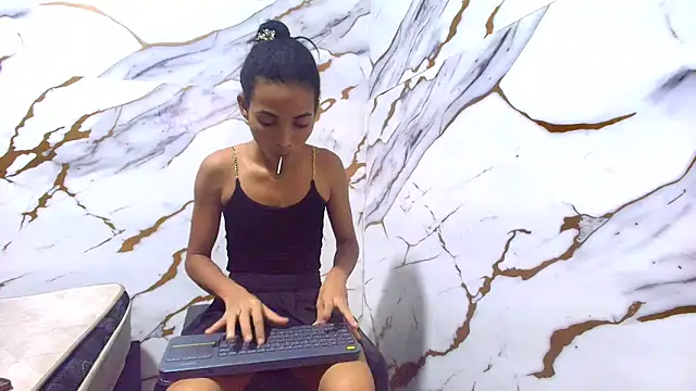 Snapshot of luciana_daza chatting on May 28, 11:24 pm luciana daza online show from May 28, 11:24 pm