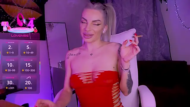 Snapshot of LusciousAlice chatting on April 26, 9:56 pm LusciousAlice online show from April 26, 9:56 pm