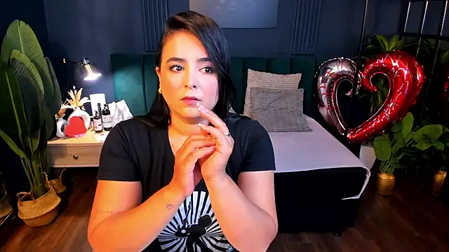 taylor bennet online show from February 13, 7:10 pm