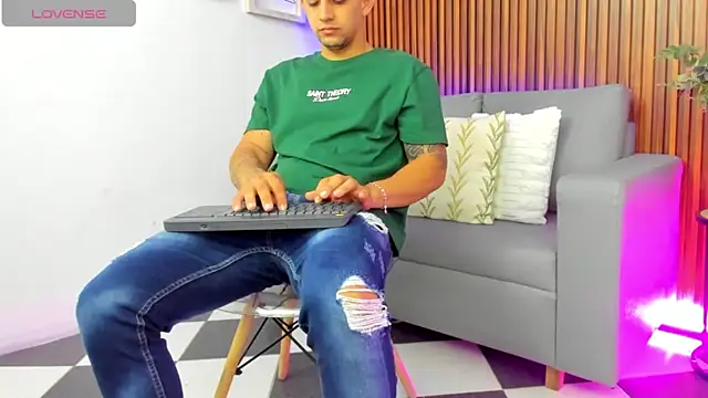 Alex cute77 online show from May 13, 11:40 am