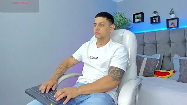 Alex cute77 online show from May 16, 12:59 pm