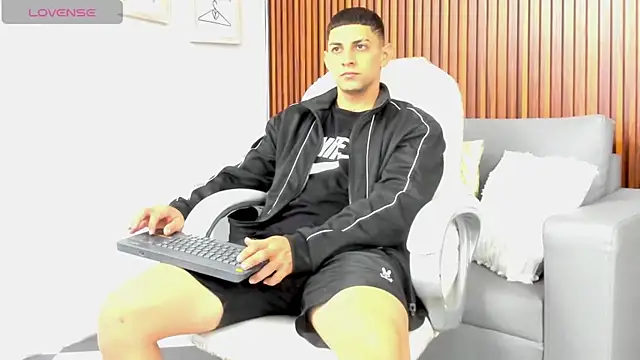 Alex cute77 online show from May 23, 12:20 pm