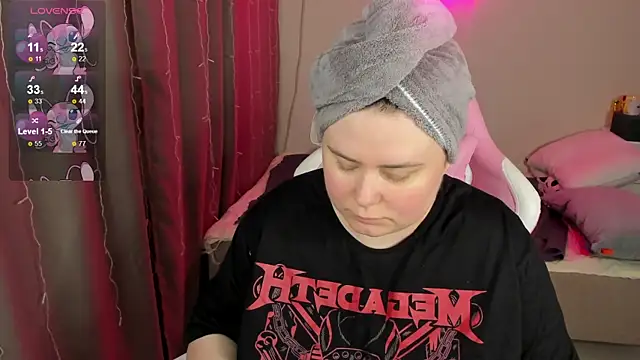 Snapshot of Akemi_BBW chatting on April 2, 5:49 am Akemi BBW online show from April 2, 5:49 am