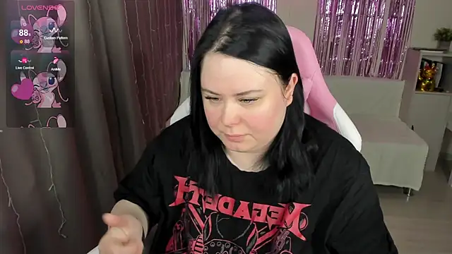 Snapshot of Akemi_BBW chatting on April 29, 3:43 am Akemi BBW online show from April 29, 3:43 am