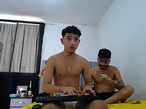 Snapshot of Evilboy555 chatting on November 21, 3:54 pm Evilboy555 online show from November 21, 3:54 pm