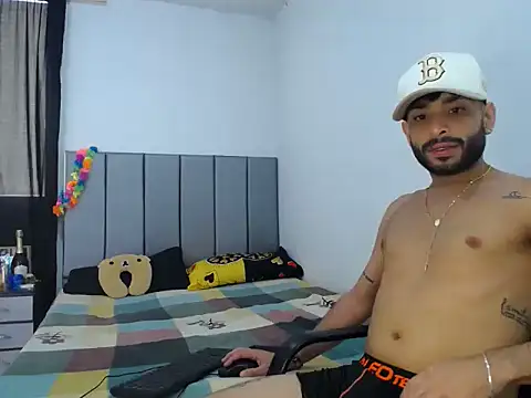 Snapshot of Evilboy555 chatting on November 24, 2:28 pm Evilboy555 online show from November 24, 2:28 pm