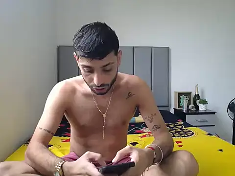 Snapshot of Evilboy555 chatting on December 1, 4:45 pm Evilboy555 online show from December 1, 4:45 pm