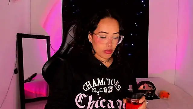 Snapshot of willow_poisson chatting on January 8, 5:05 pm willow poisson online show from January 8, 5:05 pm