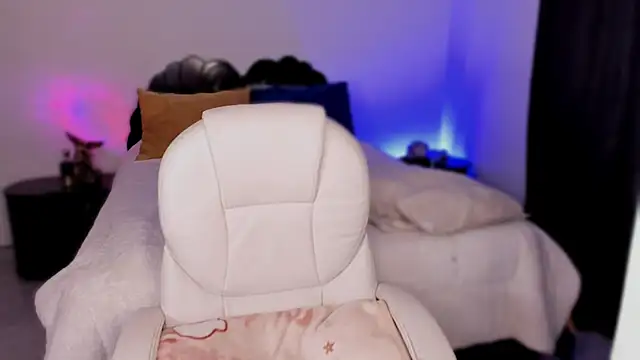emilydolshe2 online show from July 6, 3:03 pm