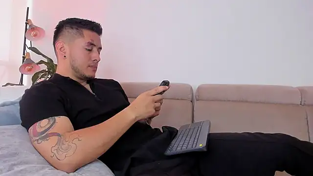 Snapshot of Chriskyle_ chatting on December 4, 1:20 pm Chriskyle online show from December 4, 1:20 pm