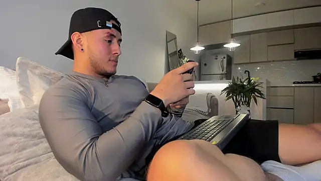 Snapshot of Chriskyle_ chatting on February 19, 2:44 am Chriskyle online show from February 19, 2:44 am