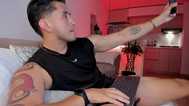 Snapshot of Chriskyle_ chatting on October 17, 12:25 am Chriskyle online show from October 17, 12:25 am