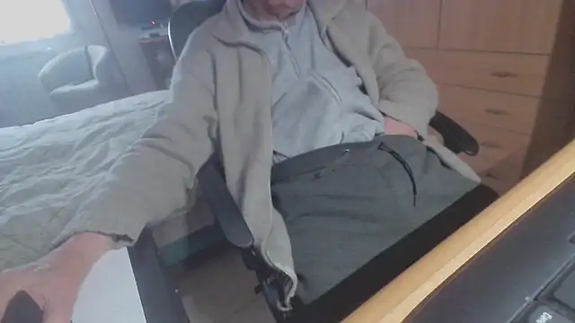 Snapshot of papillonhotofficial chatting on February 2, 9:08 am papillonhotofficial online show from February 2, 9:08 am