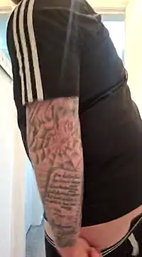 Snapshot of iang6348 chatting on February 26, 11:04 pm iang6348 online show from February 26, 11:04 pm