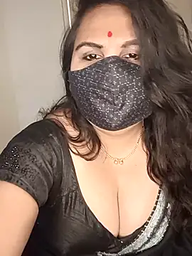 Snapshot of Love-priya chatting on February 19, 6:44 am Love-priya online show from February 19, 6:44 am