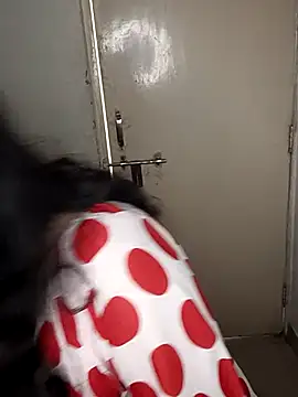 Snapshot of Love-priya chatting on February 20, 7:45 am Love-priya online show from February 20, 7:45 am