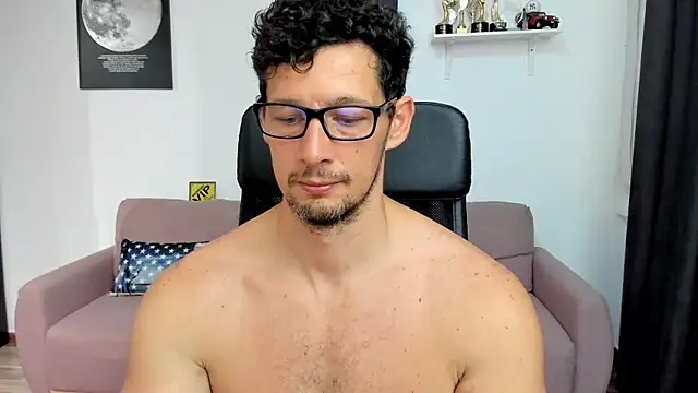 Snapshot of BrutusK08 chatting on July 3, 5:47 am BrutusK08 online show from July 3, 5:47 am