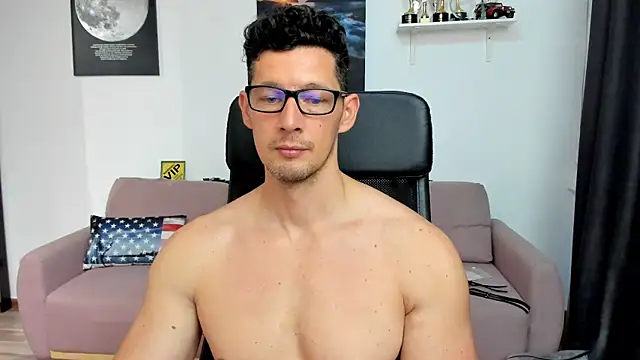 Snapshot of BrutusK08 chatting on July 20, 10:39 am BrutusK08 online show from July 20, 10:39 am