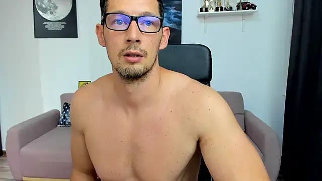 Snapshot of BrutusK08 chatting on July 28, 11:50 am BrutusK08 online show from July 28, 11:50 am