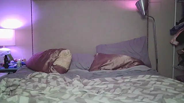 Tipsy Toes Daisy online show from February 17, 1:42 pm