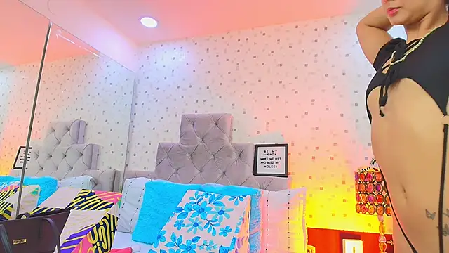 JulietaReyess online show from September 19, 11:55 am