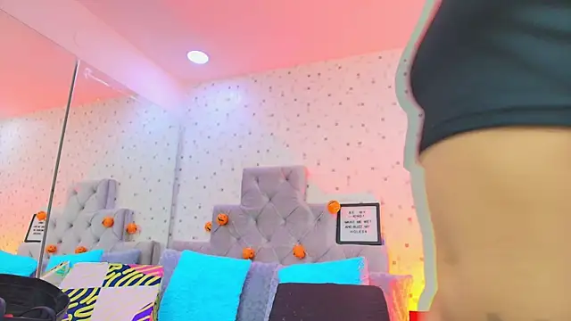 JulietaReyess online show from October 15, 11:54 am