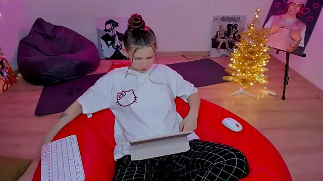 HelloRoxy online show from December 22, 11:24 pm