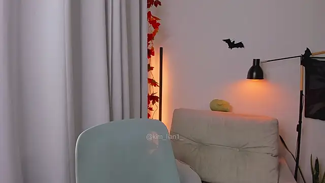 kim lian21 online show from October 10, 12:15 pm